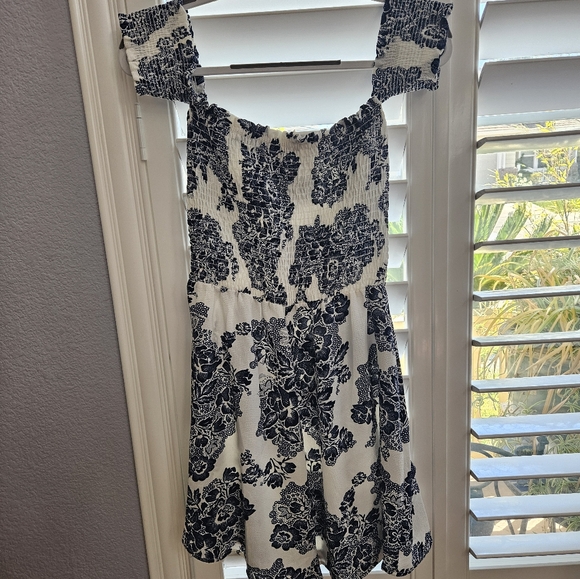 Converstitched romper size medium - Picture 8 of 9